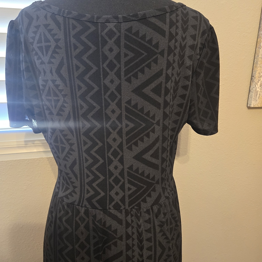 LuLaRoe Black Geometric Maxi Dress - Picture 3 of 4